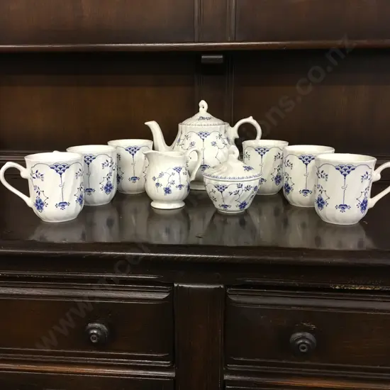 Churchill Teapot, Creamer, Sugar Bowl With Six Coffee Mugs