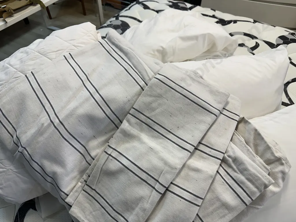Assorted Linen Including King Mattress Protector, Sheets Etc Image 1++