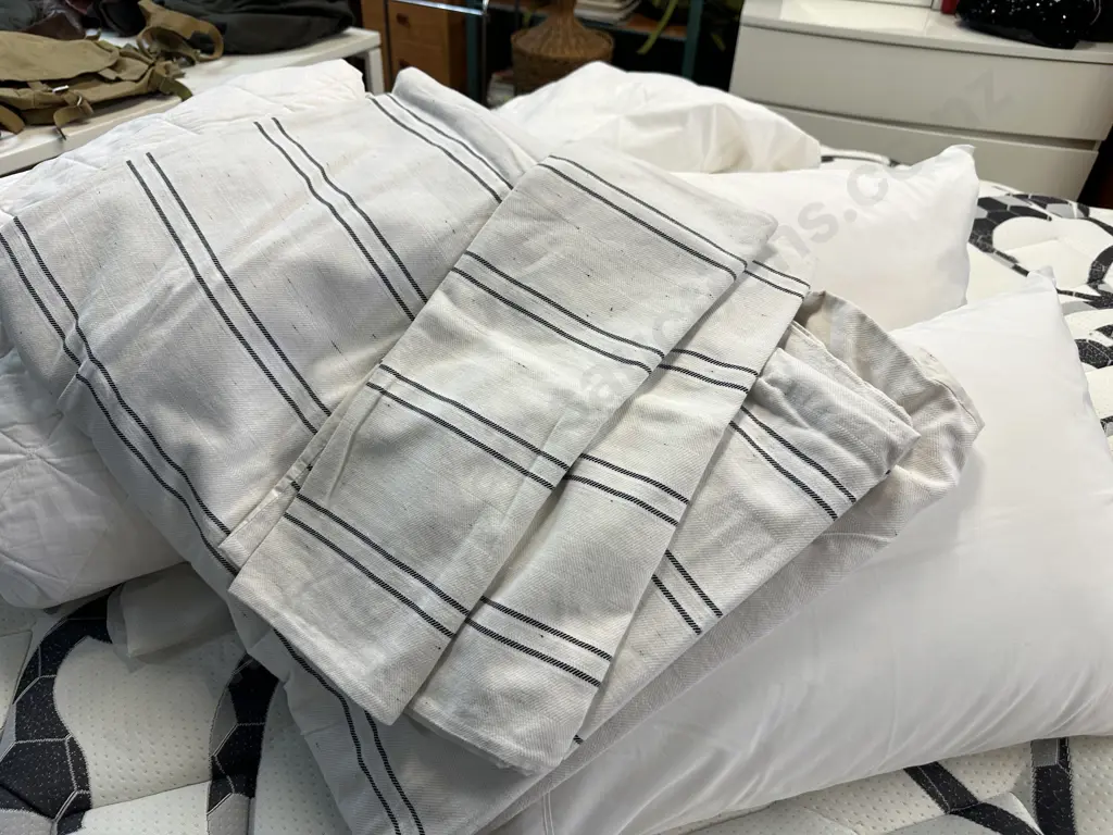Assorted Linen Including King Mattress Protector, Sheets Etc Image 1++