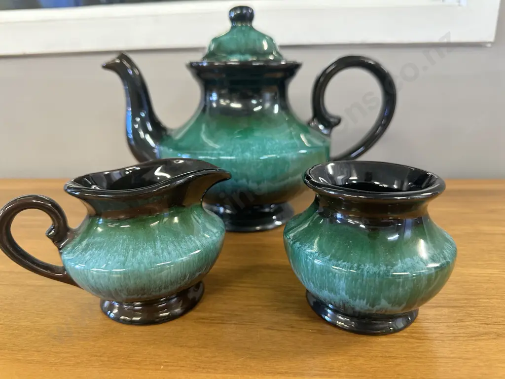 Vintage Blue Mountain Pottery Teapot, Creamer & Sugar Bowl Image 1++