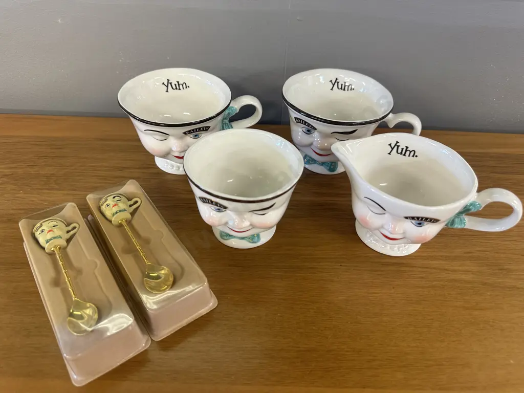 Rare Bailey's Irish Cream Limited Edition Yum Winking Face Creamer, Bowl, Pair of Cups & Teaspoons Image 1++