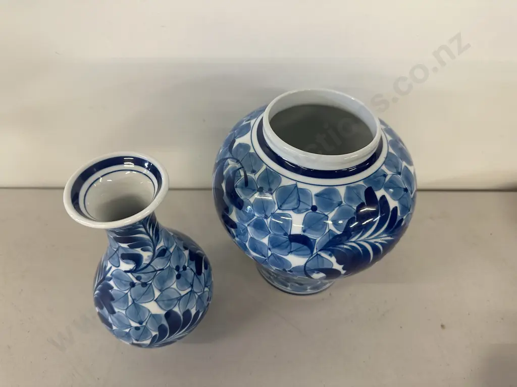 Cardinal Porcelain Vases Blue/White H18cm. Image 1++