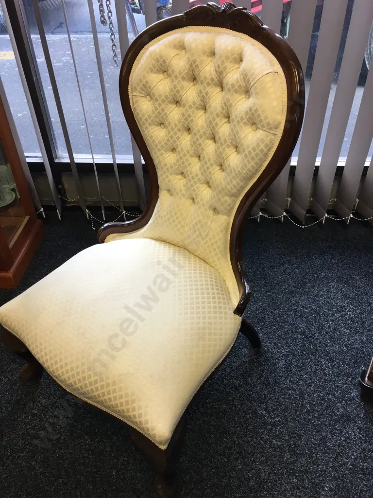 Vintage Grandmothers Chair Mahogany Button Back & Cream Upholstery Image 1++