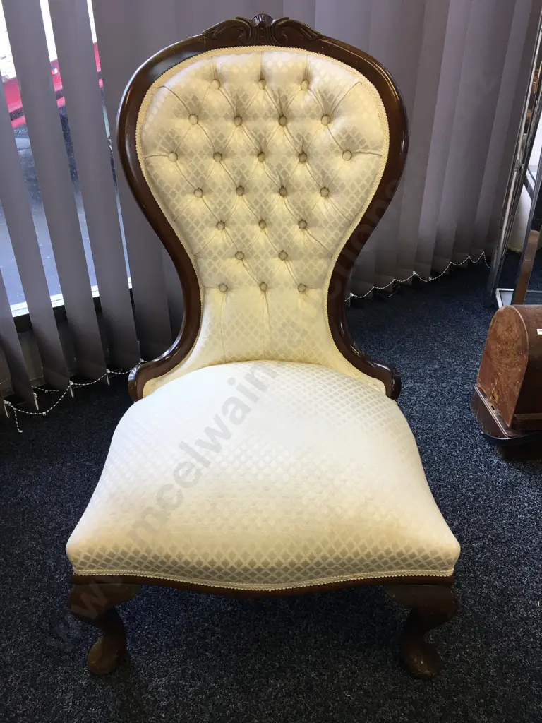 Vintage Grandmothers Chair Mahogany Button Back & Cream Upholstery Image 1++