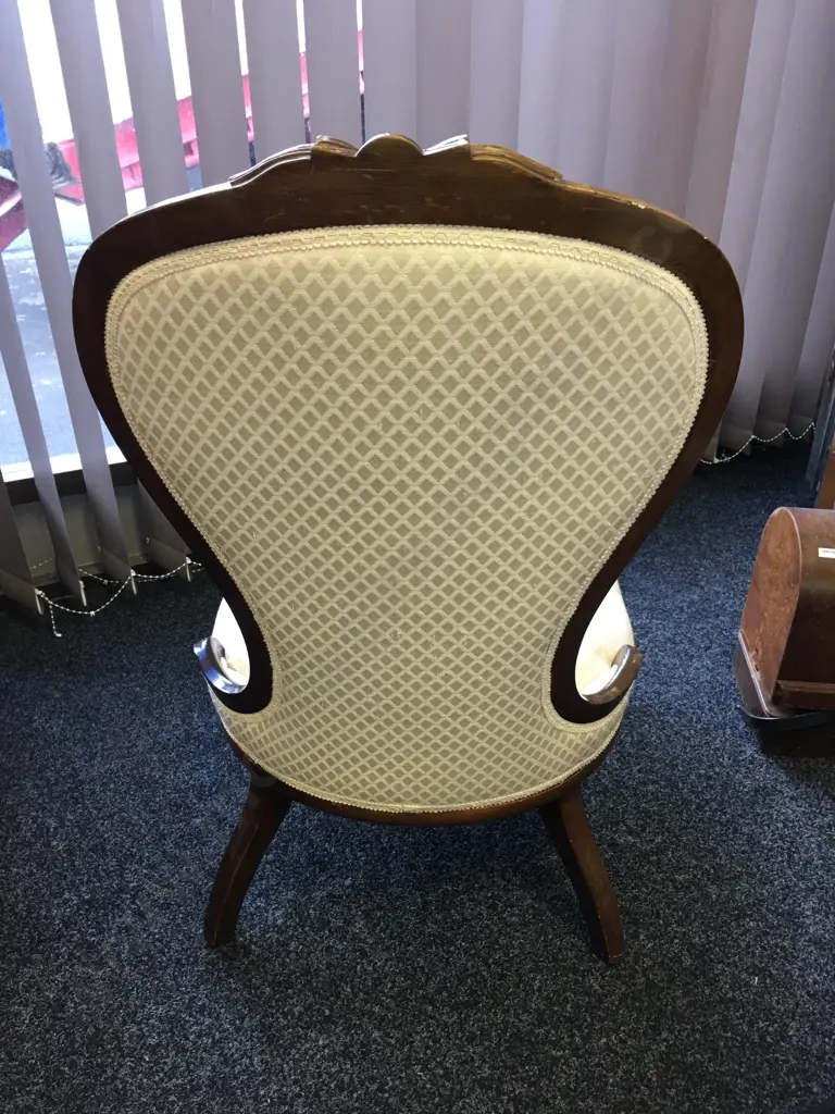 Vintage Grandmothers Chair Mahogany Button Back & Cream Upholstery Image 1++