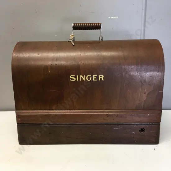 Vintage Singer Sewing Machine In Wooden Case With Key Model EA 348783