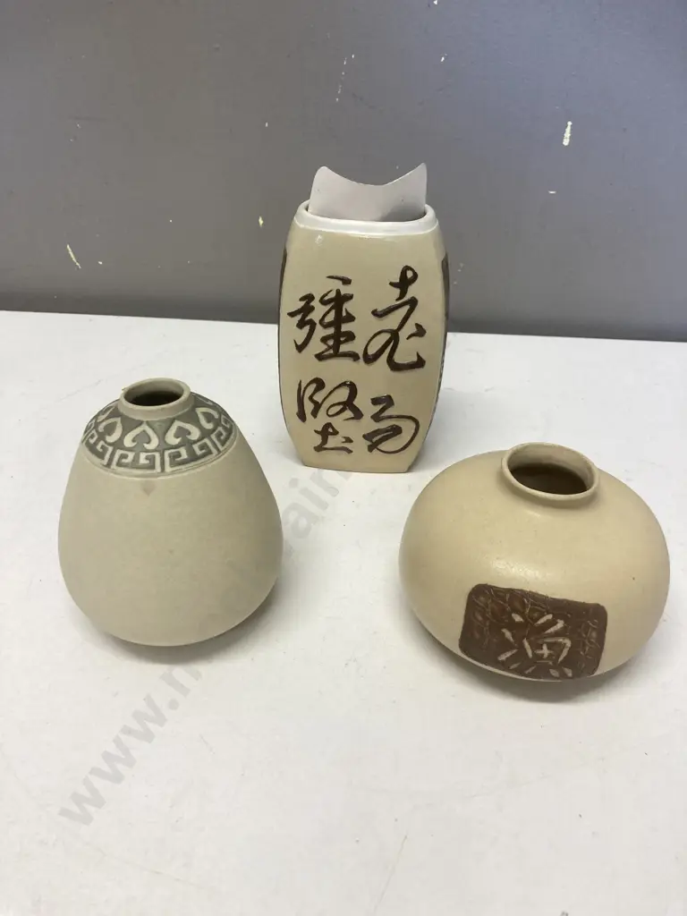 Oriental Themed Vases x 3 Image 1++