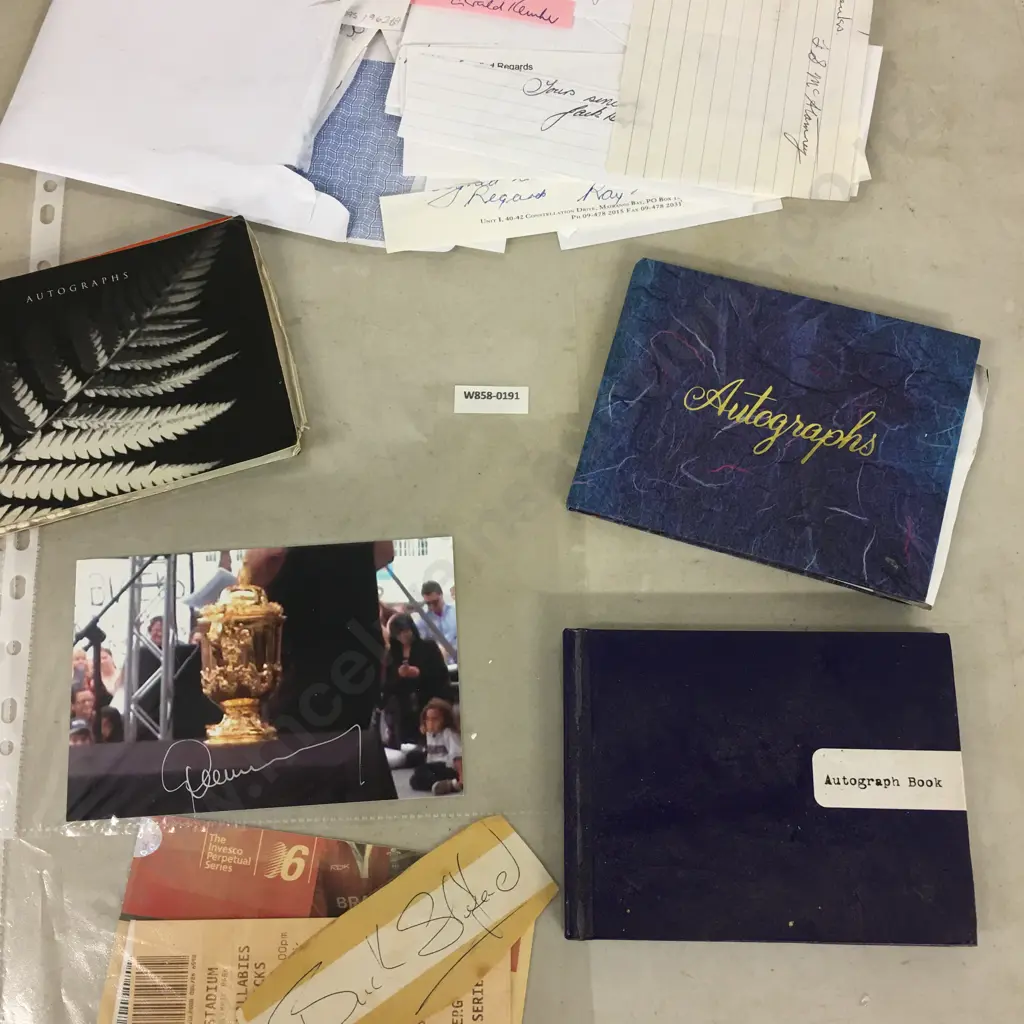 Selection of Autographs, Autograph Books, Memorabilia Image 1++