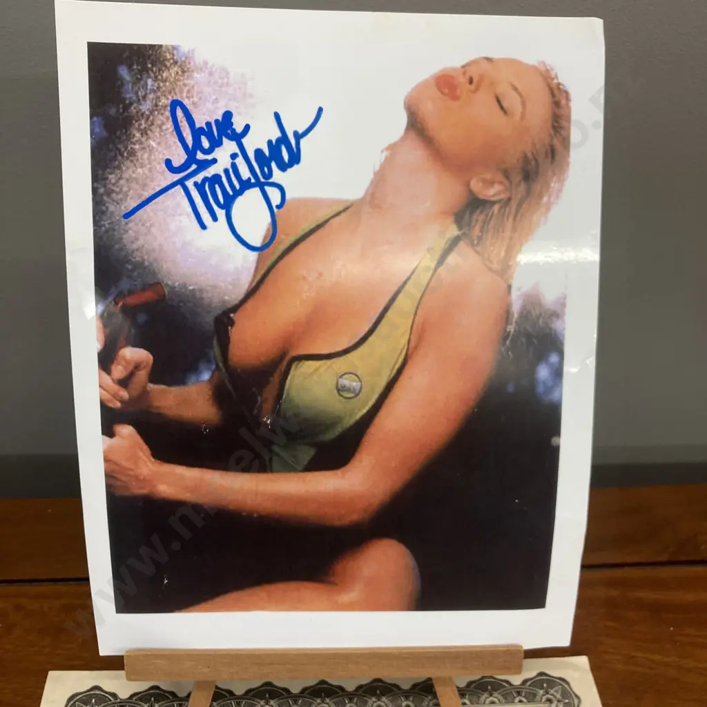 Traci Lords Autographed Photo With COA, 28 x 21cm Image 1++