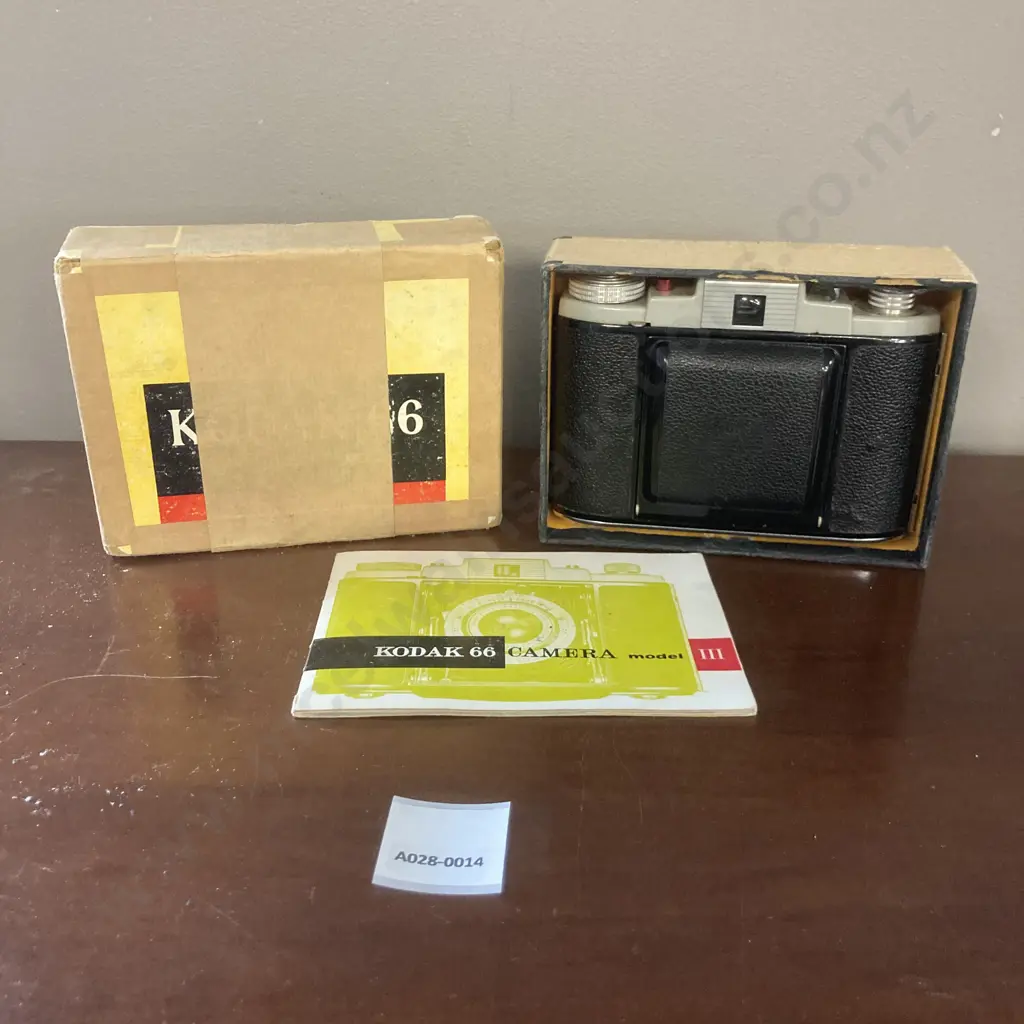 Kodak 66 Model III Folding Bellows Camera Vintage with Manual and Original Box Image 1++