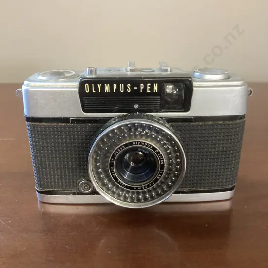 Vintage Olympus Pen EE-2 Half Frame Film Camera JAPAN, D.Zuiko Lens