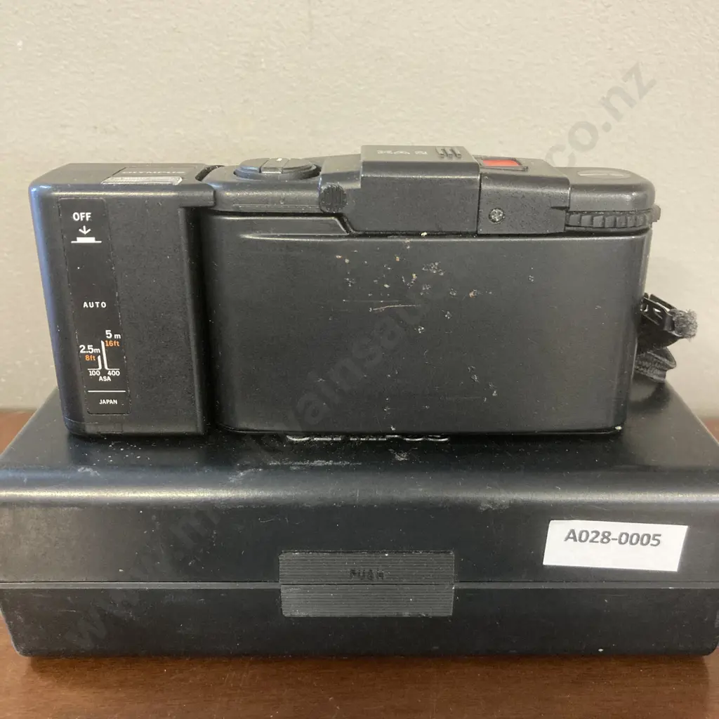 Olympus XA 2 A11 Flash Point & Shoot 35mm Film Camera JAPAN, Case & Instructions Image 1++