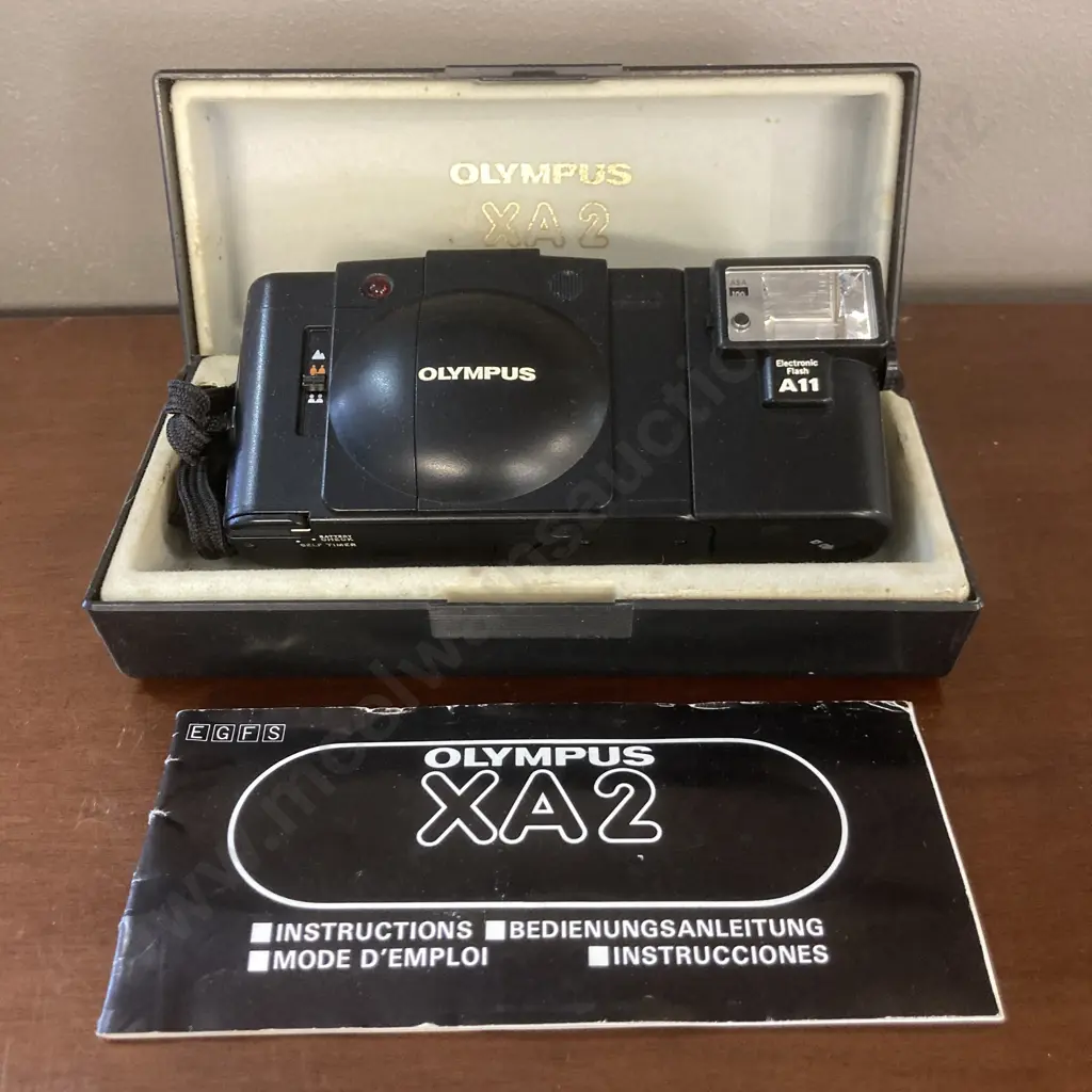 Olympus XA 2 A11 Flash Point & Shoot 35mm Film Camera JAPAN, Case & Instructions Image 1++