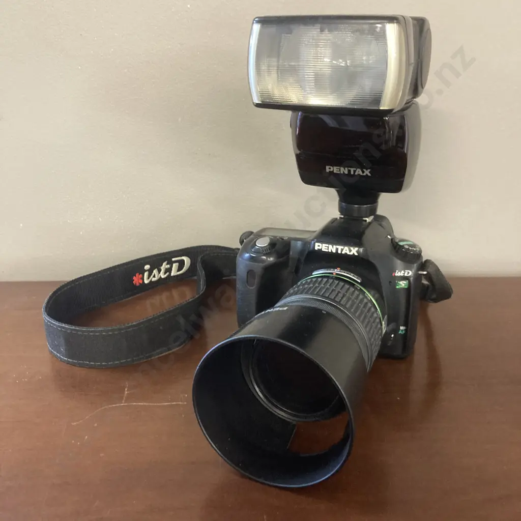 Pentax ist DS Digital SLR Camera 50-200 SMC Pentax DA Lens & AF 500FTZ Shoe Mount Flash Image 1++