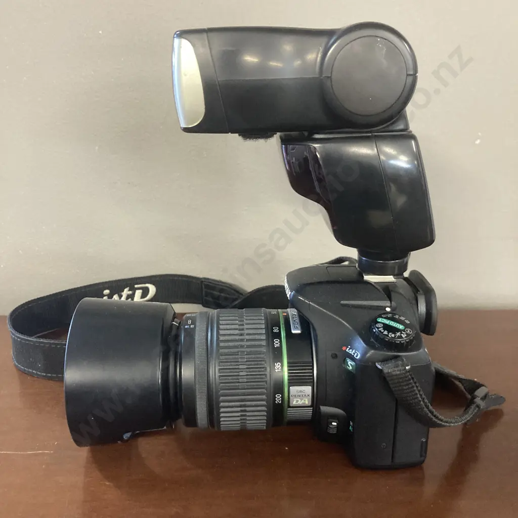 Pentax ist DS Digital SLR Camera 50-200 SMC Pentax DA Lens & AF 500FTZ Shoe Mount Flash Image 1++