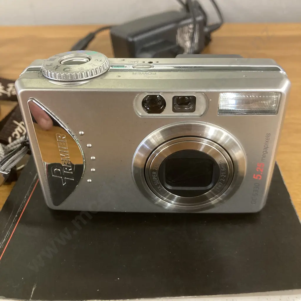Premier Digital Camera DC-5330, 5.25 megapixels, Instruction Manual & Charger Image 1++