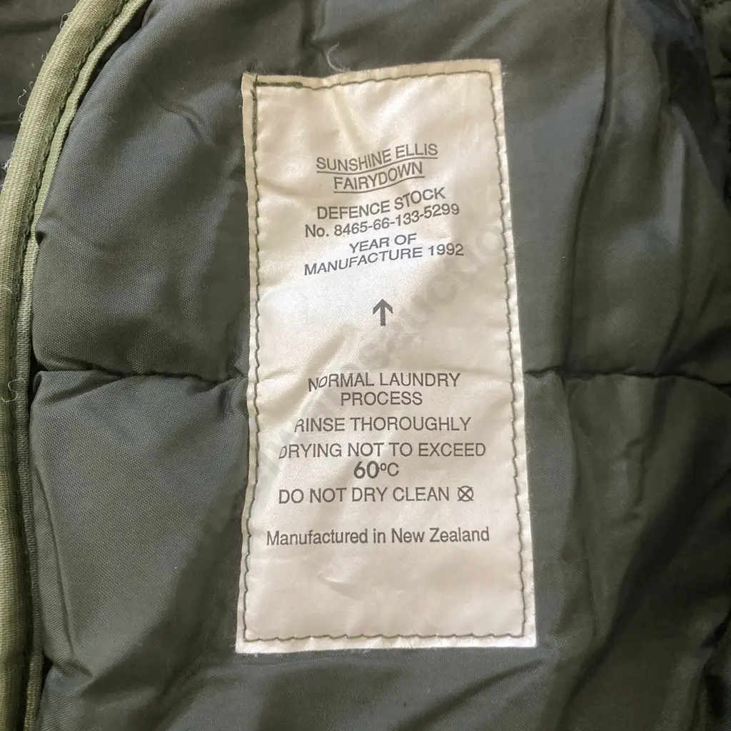 Vintage 1992 Fairydown (NZ) Sleeping Bag - Defence Stock 8465-66-133-5299 (Sunshine Ellis Fairydown) Image 1++