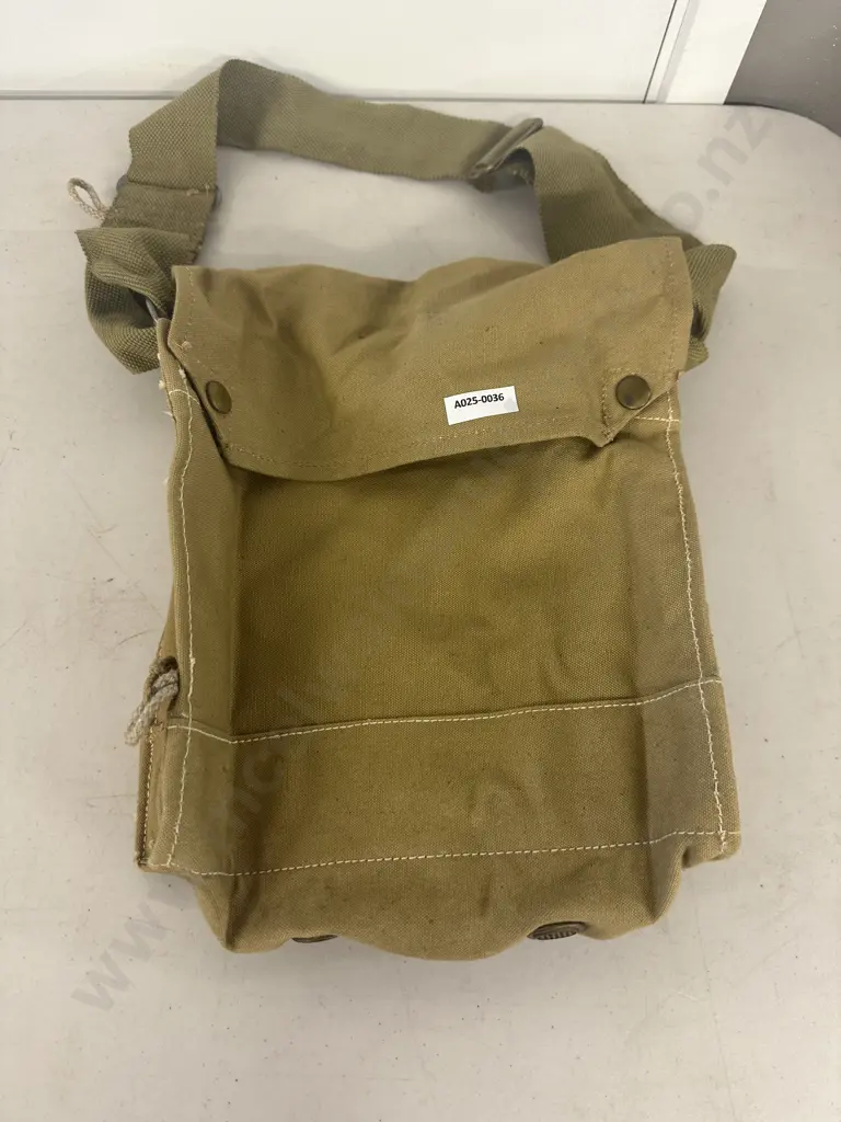 WW2 British Gas Mask Haversack - VII, 1943 & Broad Arrow Markings Image 1++