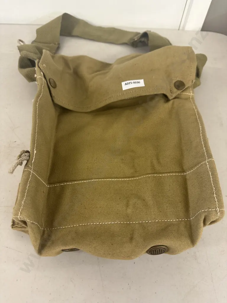 WW2 British Gas Mask Haversack - VII, 1943 & Broad Arrow Markings Image 1++