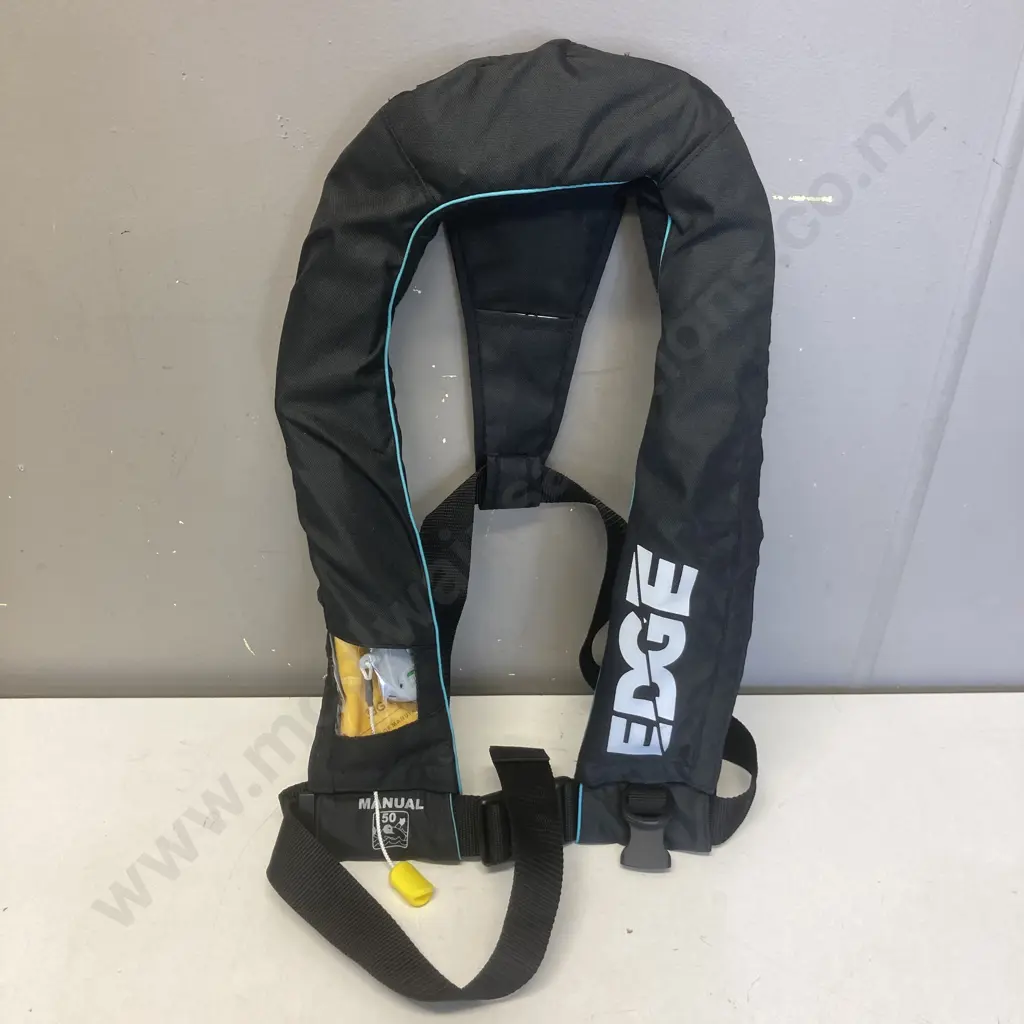 Edge 150N Manual Inflatable Lifejacket, Adult Image 1++