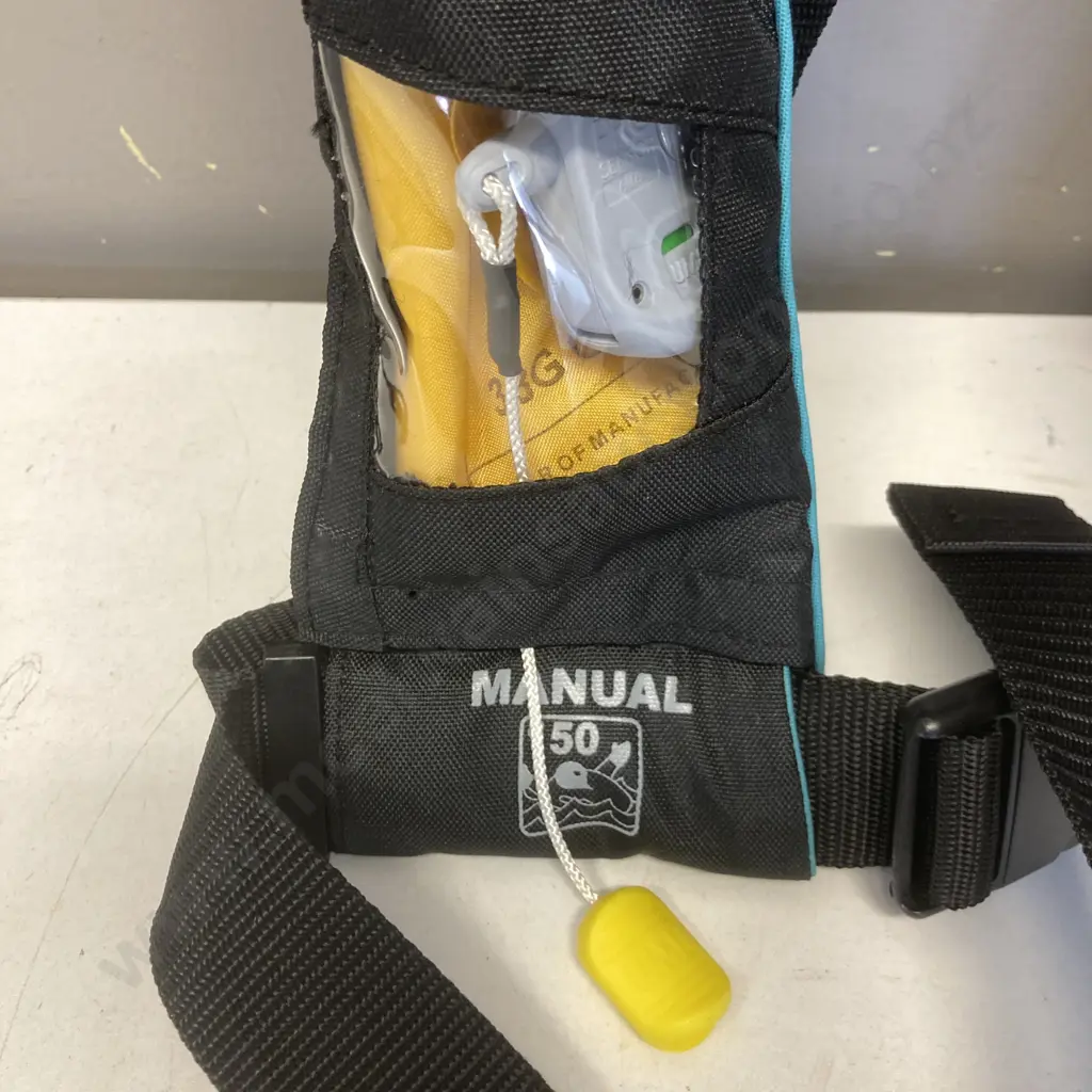 Edge 150N Manual Inflatable Lifejacket, Adult Image 1++