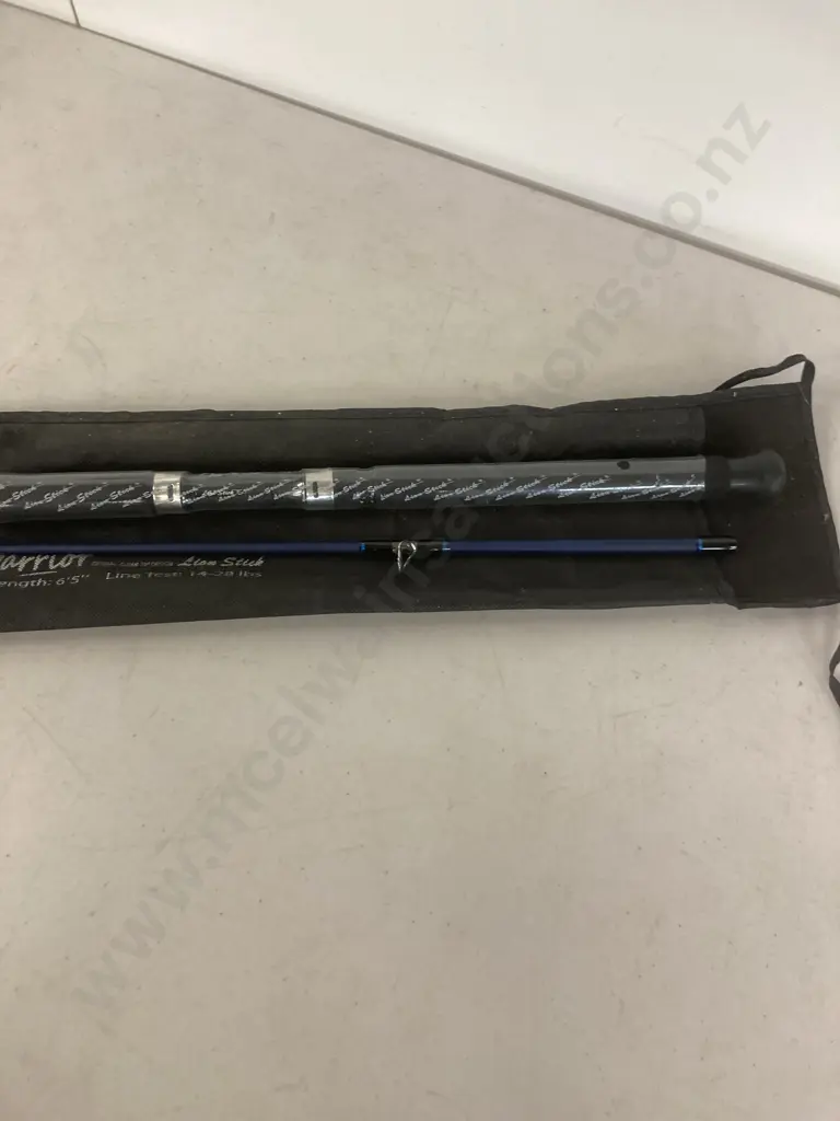 Warrior Lion Stick Model 2115-652 Length 6'5" Line Test 14-28lbs, 2 Piece - New Image 1++