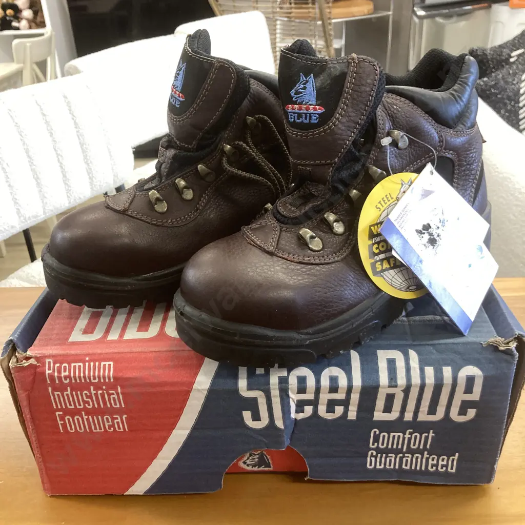 Steel Blue "Riverina" Ankle High Lace Up Hiker with Bump Cap - Brown Sz 7 Image 1++