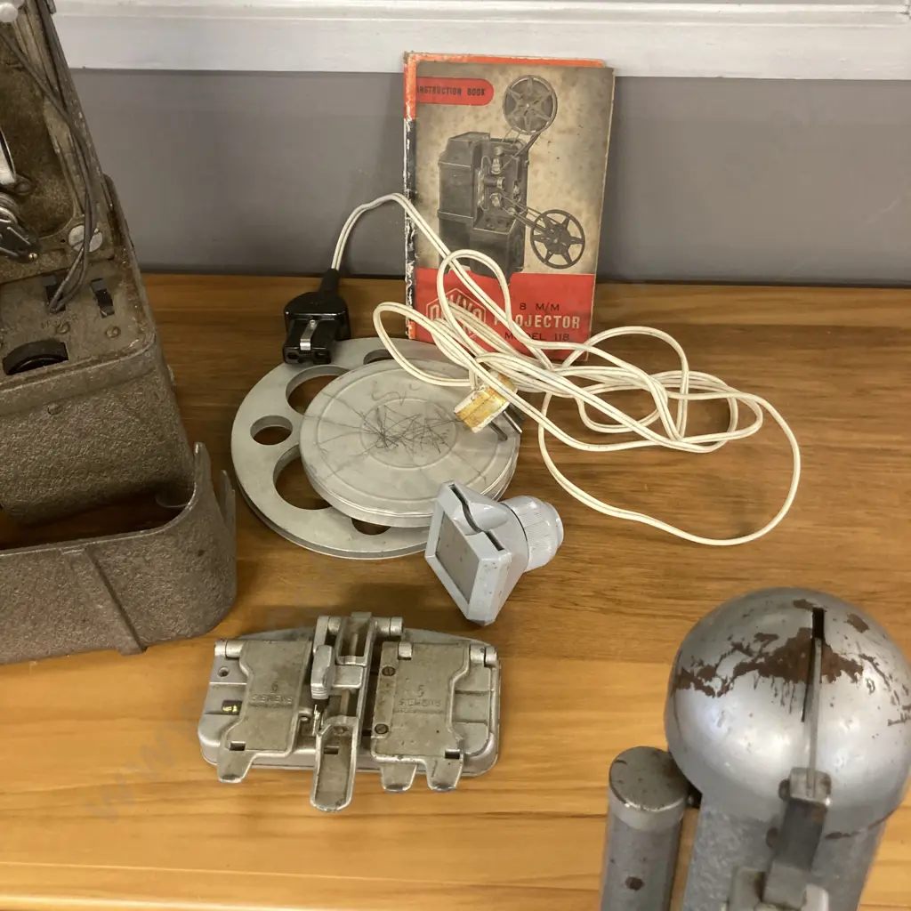 Vintage 1950s Dekko 118A 8mm Cine Film Projector, Instruction Book, Hunter Traveller Portable Projector Screen Image 1++
