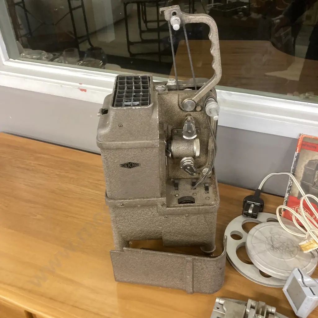 Vintage 1950s Dekko 118A 8mm Cine Film Projector, Instruction Book, Hunter Traveller Portable Projector Screen Image 1++