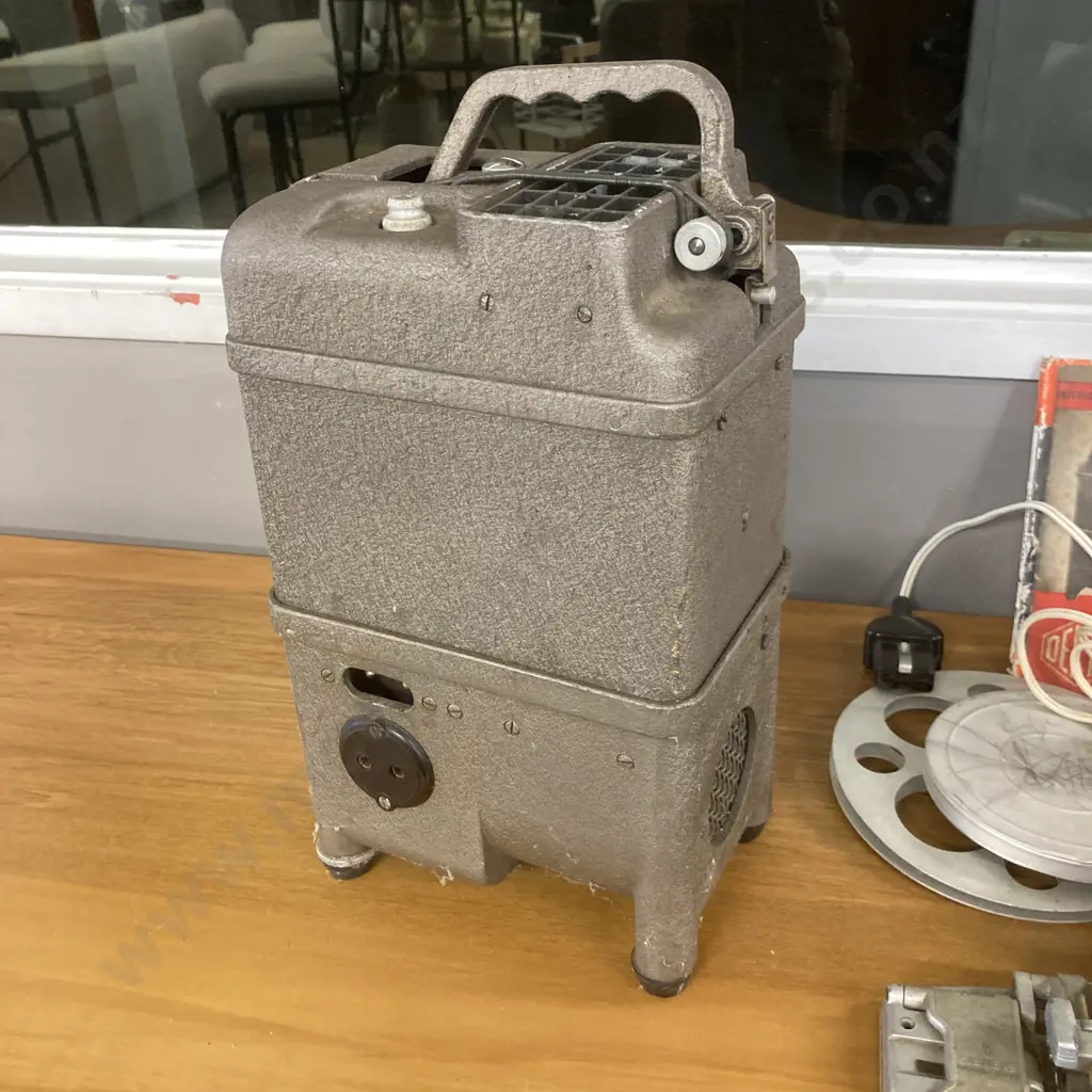 Vintage 1950s Dekko 118A 8mm Cine Film Projector, Instruction Book, Hunter Traveller Portable Projector Screen Image 1++