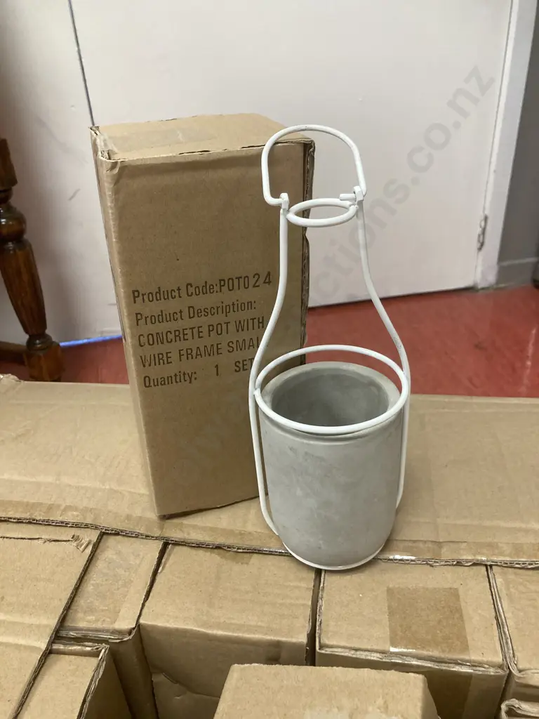 Box Lot of 18 x New Concrete Pots With Wire Frames Image 1++