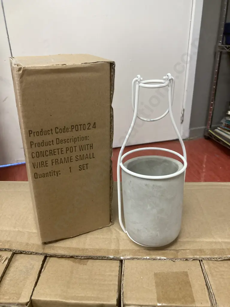 Box Lot of 18 x New Concrete Pots With Wire Frames Image 1++