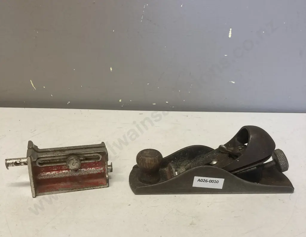 Vintage Stanley No. 220 Block Plane Made In England & No. 95 Butt Gauge - USA Image 1++