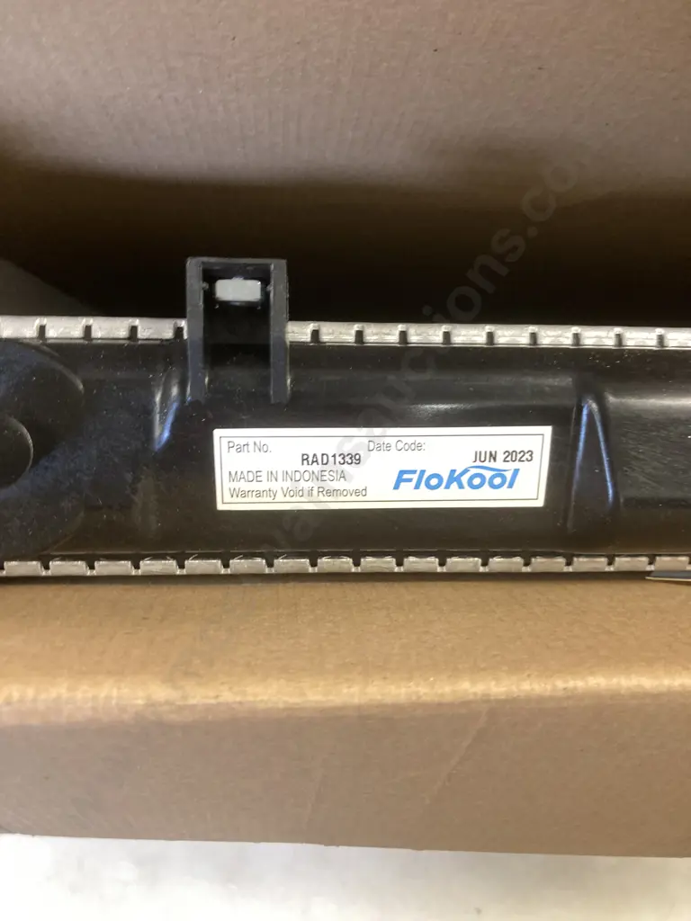 FloKool RAD1339 Radiator Assembly Mitsubishi Challenger PA V6 6.0L 1998-2007 Manual Image 1++