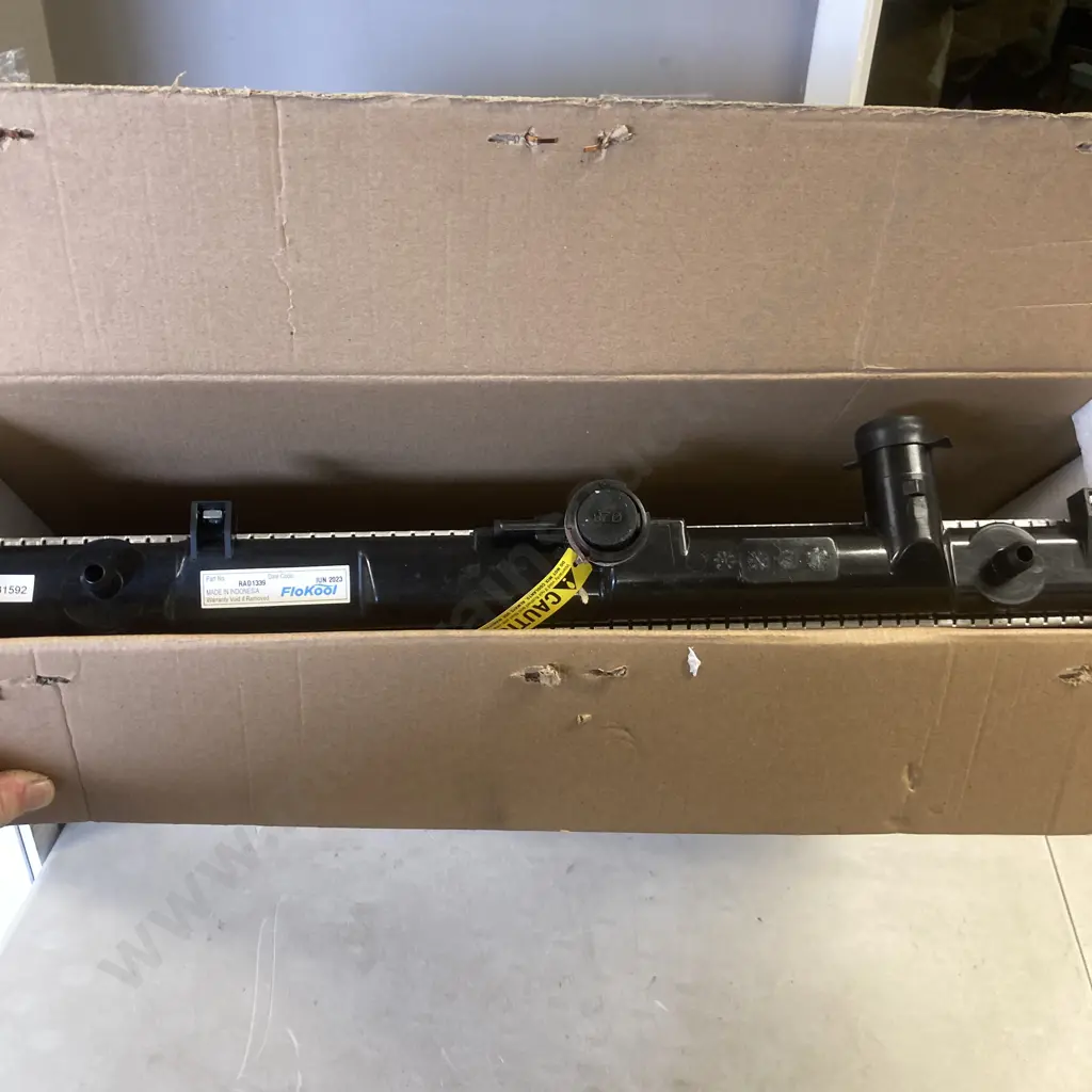 FloKool RAD1339 Radiator Assembly Mitsubishi Challenger PA V6 6.0L 1998-2007 Manual Image 1++