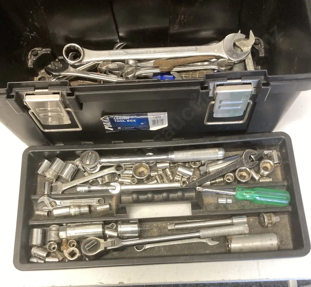 Mako Plastic Toolbox - Sockets & Crescents Etc Image 1++