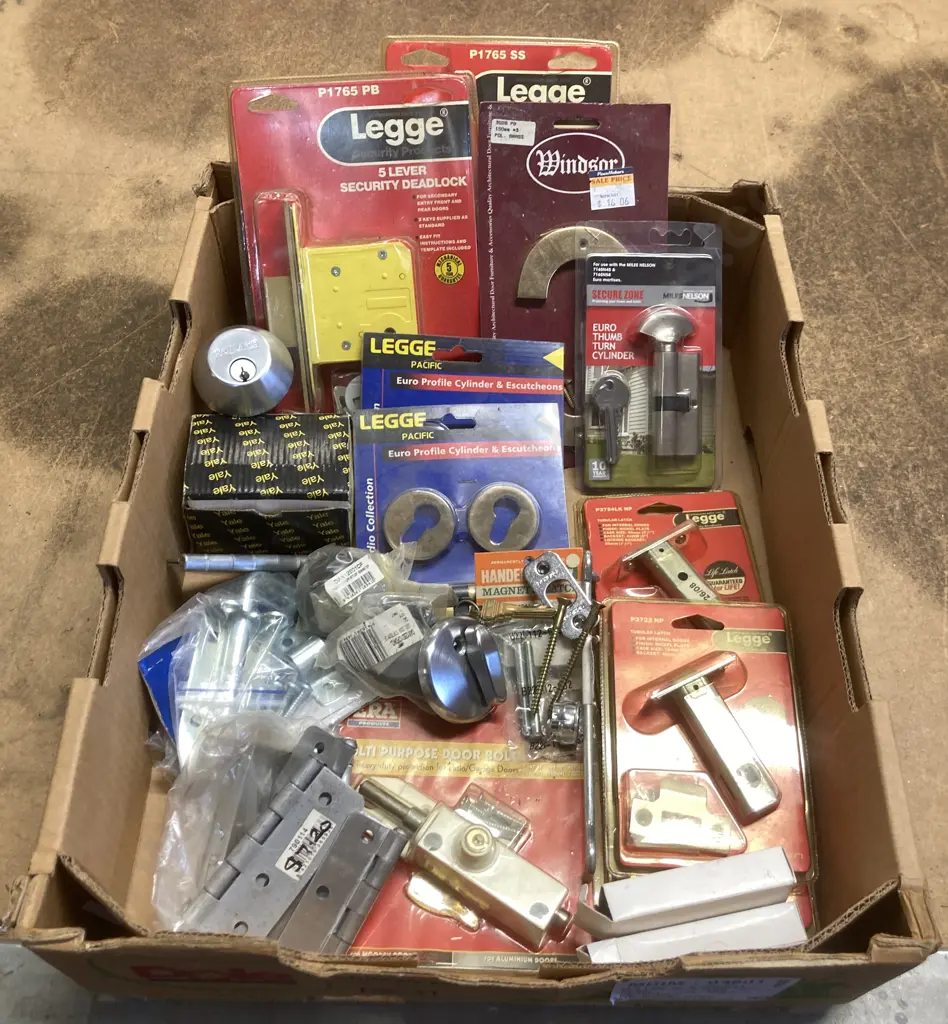 Box Lot Assorted Hardware Image 1++