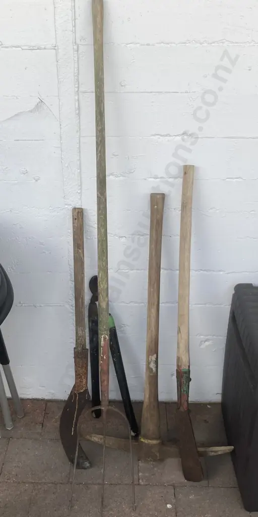 Pitchfork, Slashers, Pick & Pruners - Wooden Handles Image 1++