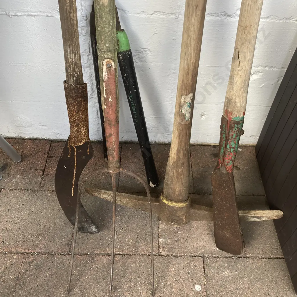 Pitchfork, Slashers, Pick & Pruners - Wooden Handles Image 1++