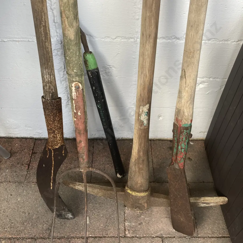 Pitchfork, Slashers, Pick & Pruners - Wooden Handles Image 1++