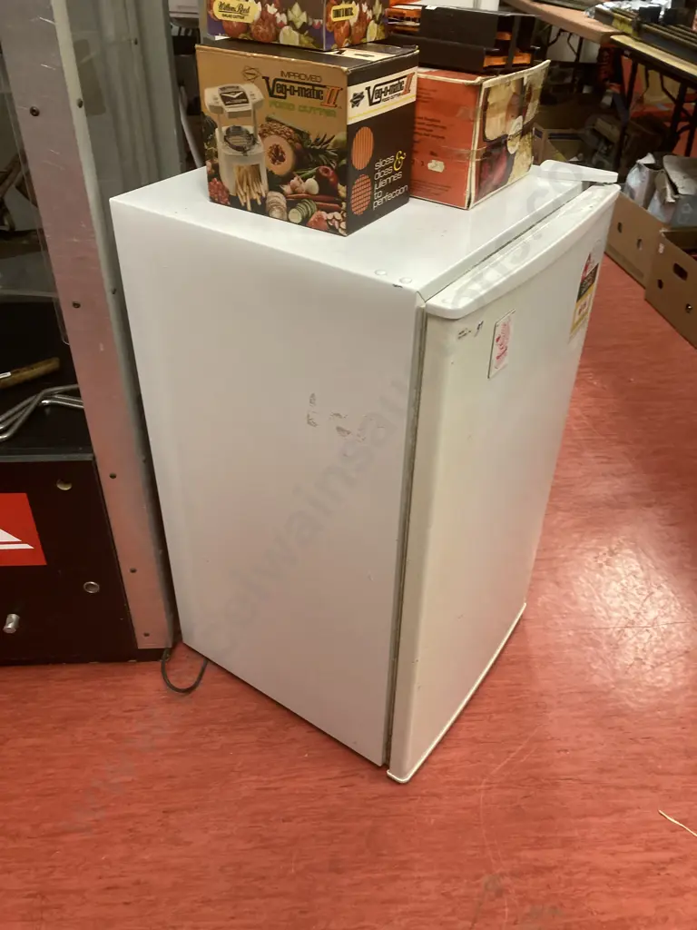Nouveau Bar Fridge Model NBF112L Image 1++