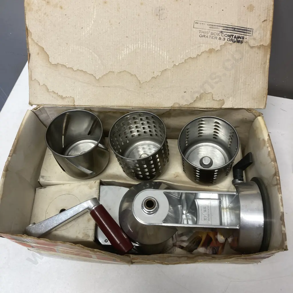 Vintage Zyliss, Veg-O-Matic II, Borner V-Slicer & Willows Reed Salad Cutter Image 1++