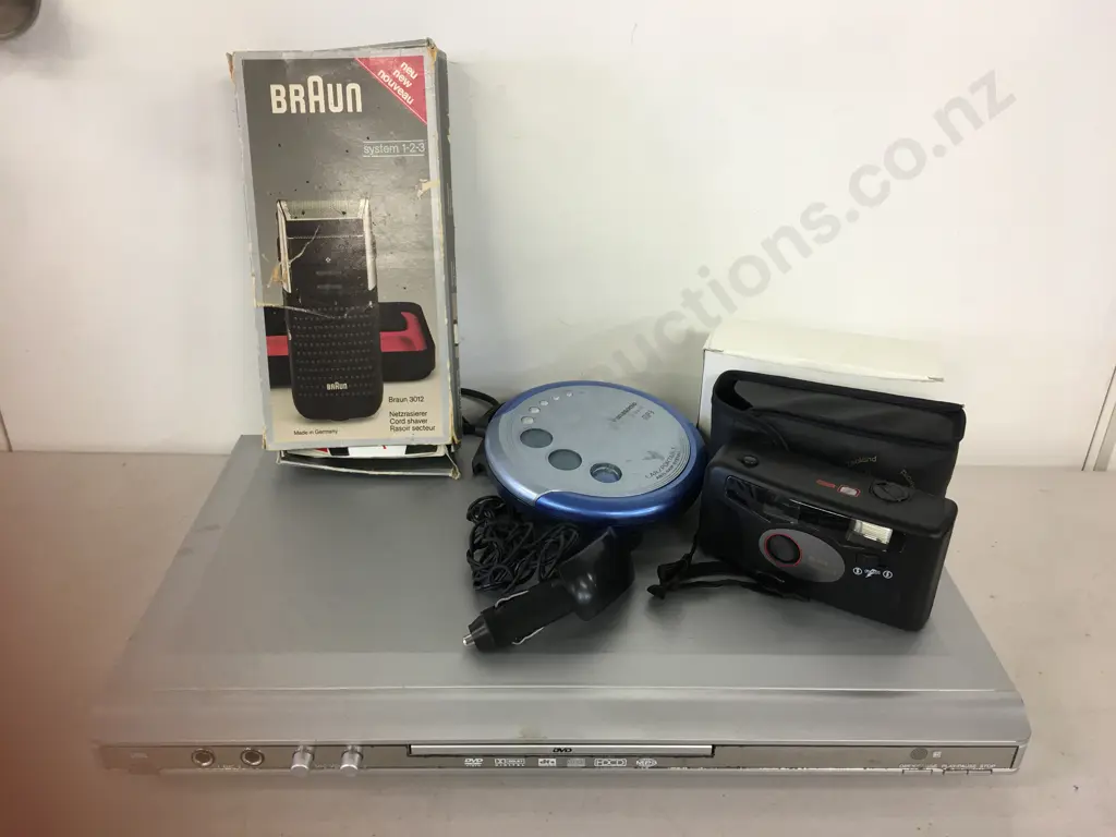 DSE DVD Player, Panasonic MP3, Braun Radio & Camera. Image 1++