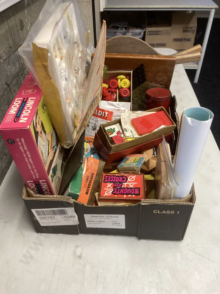 Box Lot Vintage Games, Cards, Puzzles Etc Image 1++
