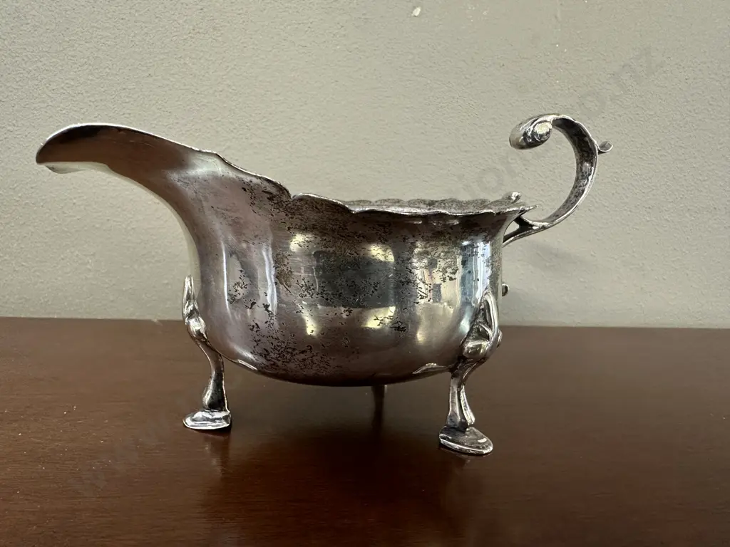 English Hallmarked Sterling Silver Sauce Boat Raised on Tri-feet, Chester c1902, 8 x 15cm Image 1++
