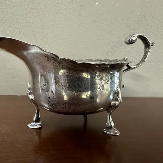 English Hallmarked Sterling Silver Sauce Boat Raised on Tri-feet, Chester c1902, 8 x 15cm