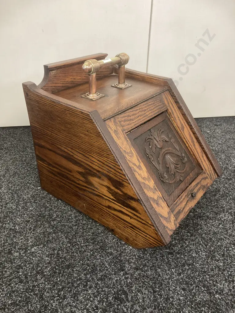 Victorian Carved Oak Purdonium Coal Box With Brass Handle Image 1++