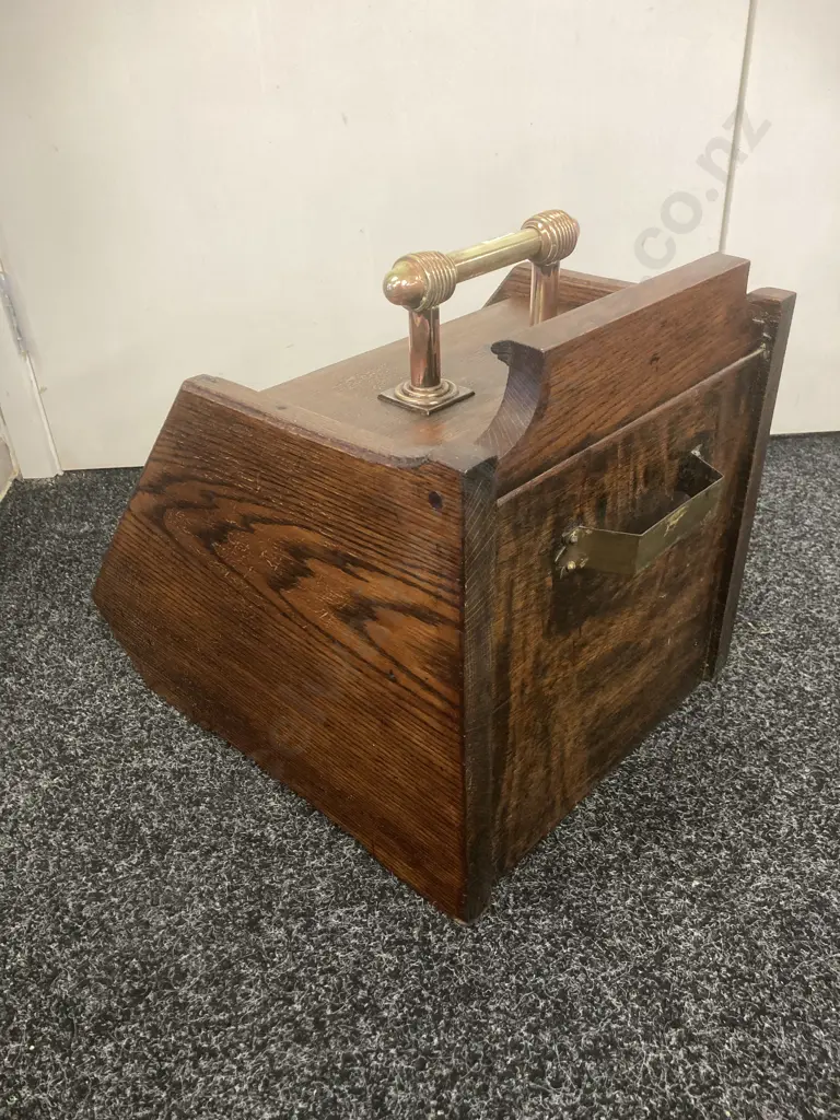 Victorian Carved Oak Purdonium Coal Box With Brass Handle Image 1++