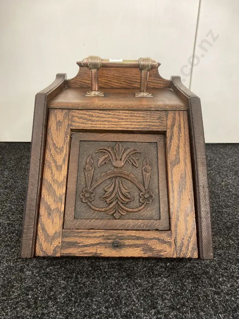Victorian Carved Oak Purdonium Coal Box With Brass Handle Image 1++