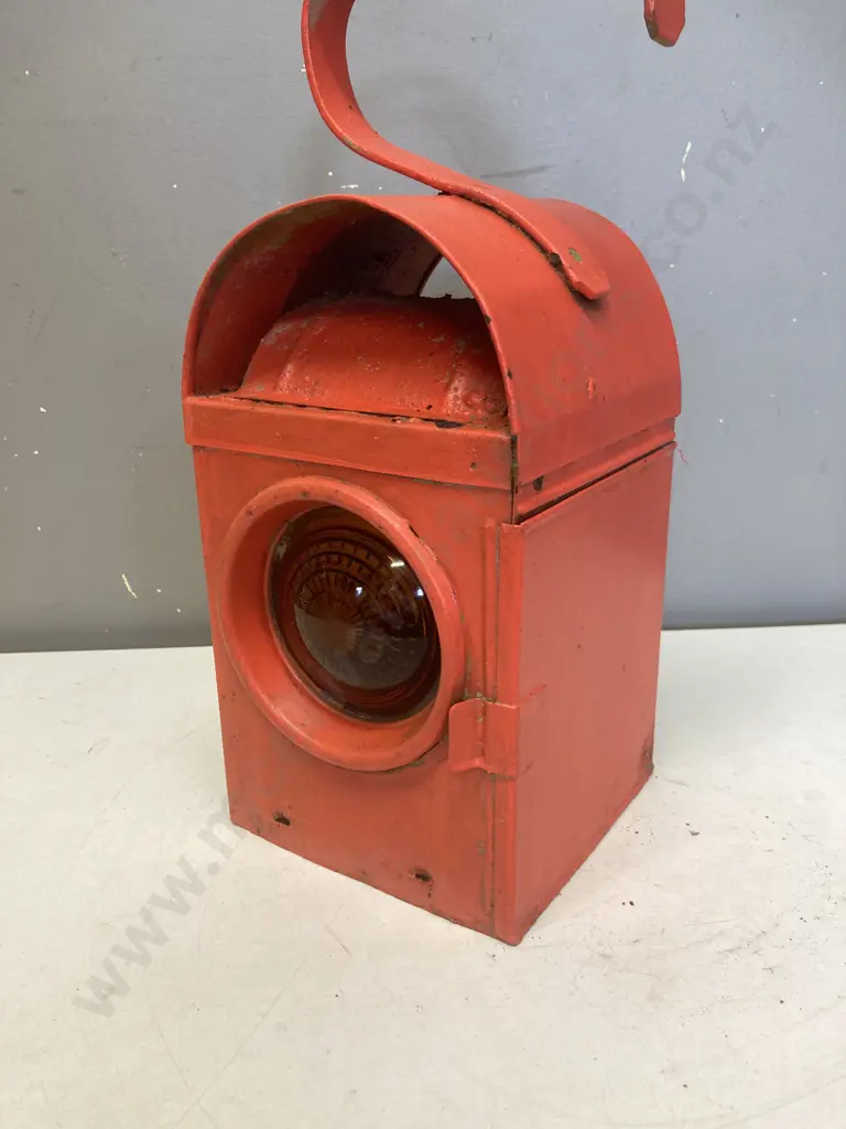 Vintage 1960s Red Road Works Safety Lantern  Stamped 'Defiance' Image 1++